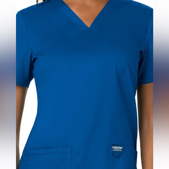 NWT V-Neck Scrubs for Workwear Revolution, Soft Stretch, Easy Care, Blue, Large - Picture 3 of 10